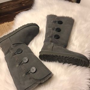Tall grey bailey button uggs
